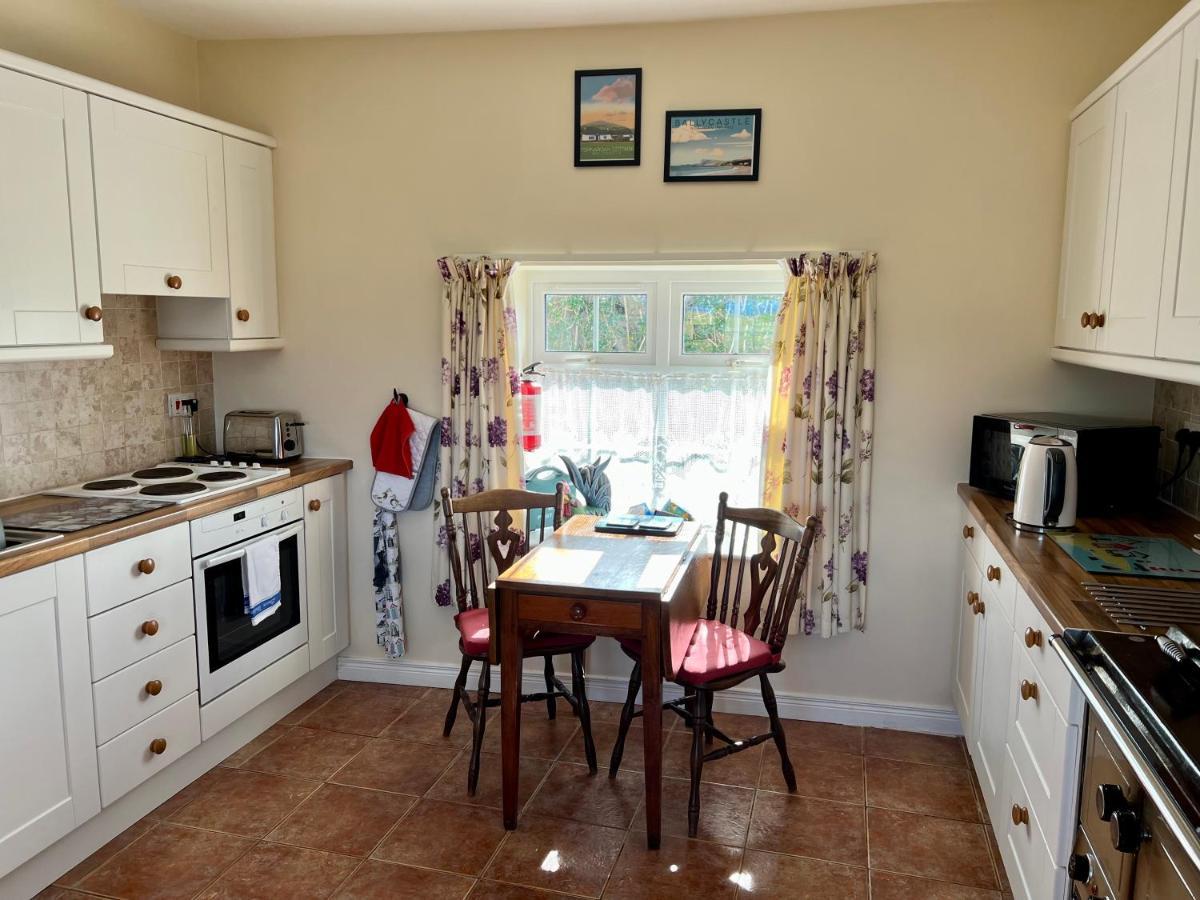 Tornaroan Cottage Ballycastle Exterior photo